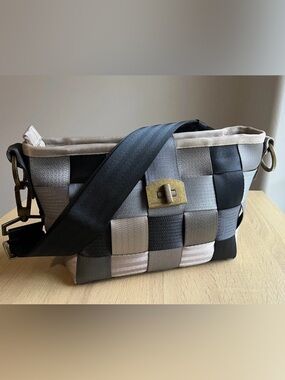 Harvey’s California Seatbelt Treecycle Collection Crossbody Shoulder Bag Purse